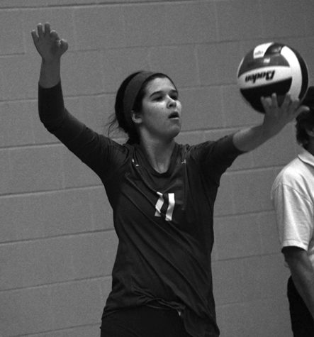 Senior Peyton Masoner serves in a game versus Raytown. Photo by Jalynn Saulsbury