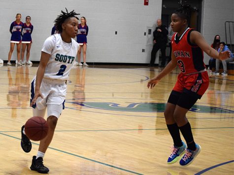 Senior Jaidynn Mason dribbles the ball down court against Truman. Photo by Alejandro Hernandez