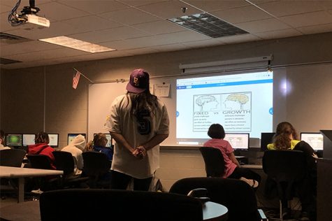 South teacher Darin Wisner (standing left) instructs her students on the new Thrive lesson. This lessons theme is growth. The program is a part of the new Jag hour schedule. Photo by Olivia Svoboda
