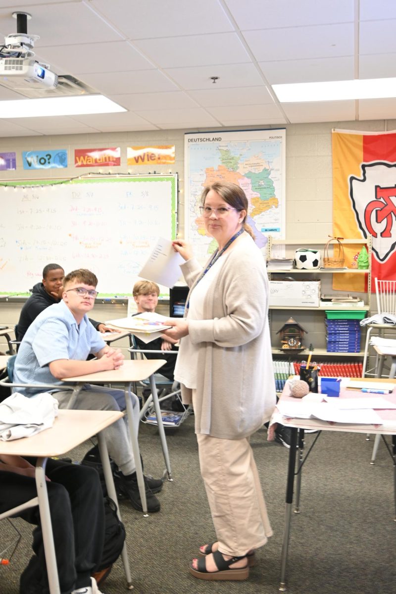 Amy Trowbridge teaches a class of students. Photo by of Rowyn Clifton